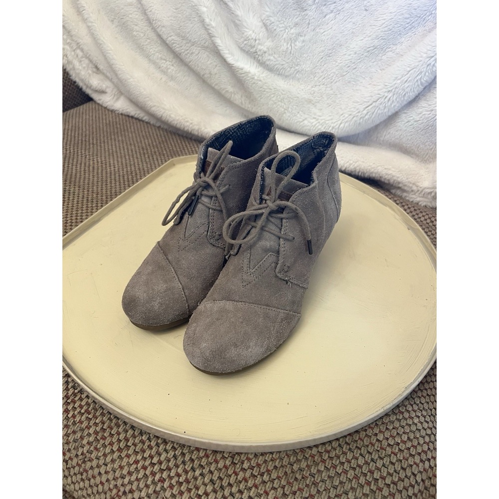 Toms Women's Kala Boot Size 8 M Wedge Heel Taupe Tan Suede Lace Up Boho Bootie